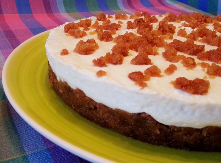 Cheesecake με βάση απο μελομακάρονα και κρέμα ανθότυρου