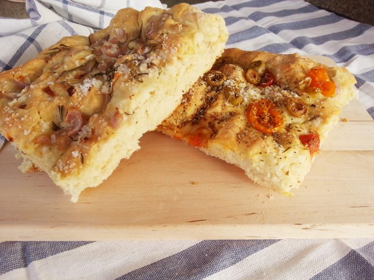 Focaccia σε δύο παραλλαγές