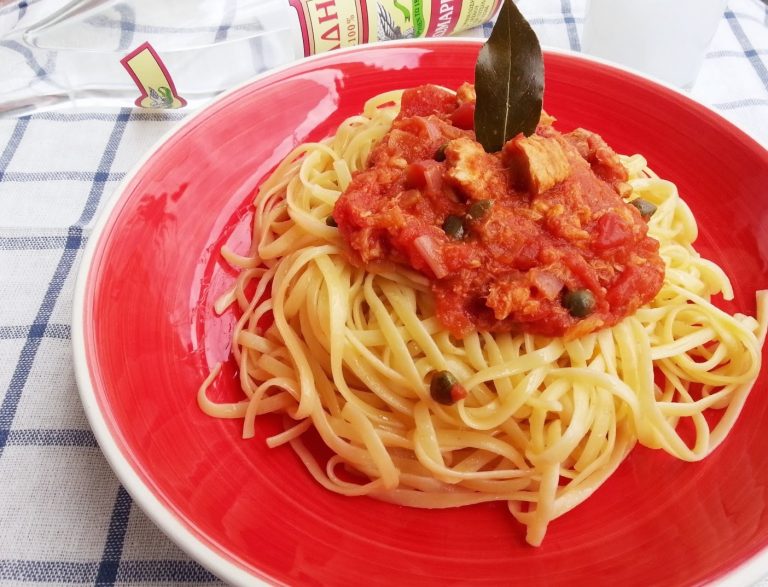 Linguini με σάλτσα τόνου
