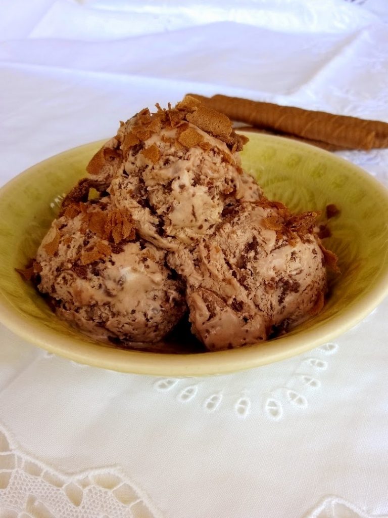 Παγωτό nutella με πουράκια σοκολάτας