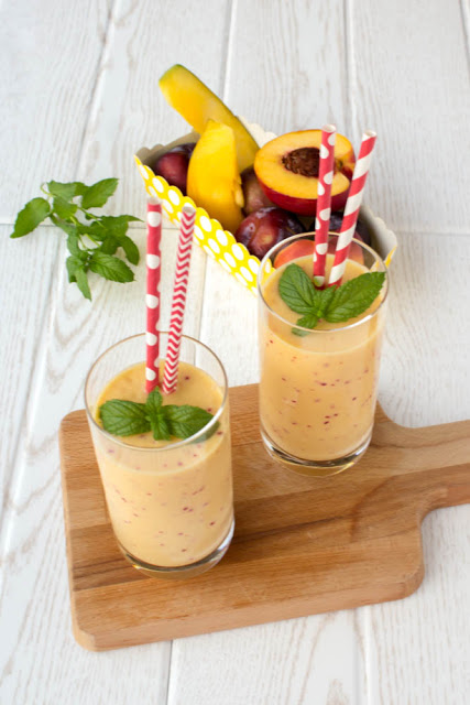 Smoothie με mango, νεκταρίνια και δαμάσκηνα