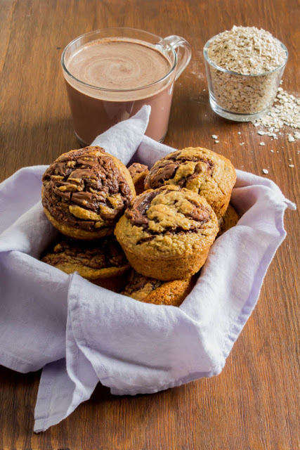 Muffins με βρώμη, μπανάνα και πραλίνα φουντουκιού