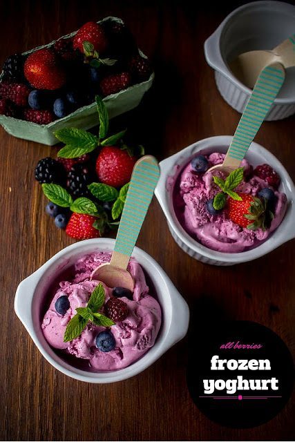 Frozen yoghurt με κόκκινα φρούτα