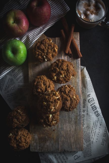 Muffins με μήλο, κανέλα και βρώμη