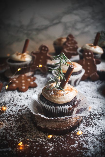 Chocolate Gingerbread Cupcakes (Σοκολατένια κεκάκια Gingerbread)