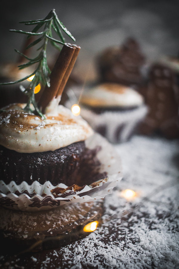 chocolate gingerbread cupcakes-6
