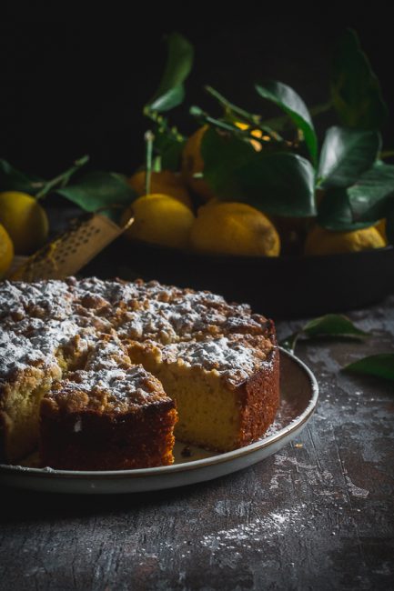 Κέικ λεμονιού με αμύγδαλο και crumble